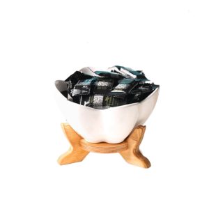 آجیل خوری لاله کارولین